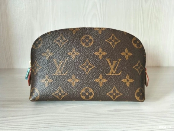 Affordable VUITTON LOUIS POUCH COSMETIC 0819